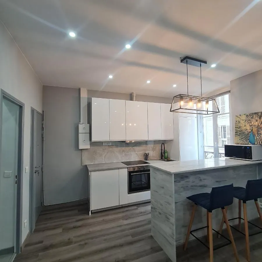 Appartement Tres Lumineux Porte De Saint-Cloud - F3 Avec Suite Parentale Paris
